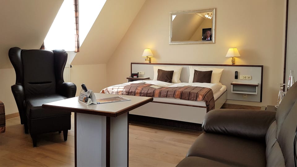 Comfort Triple Room | Minibar, in-room safe, desk, laptop workspace