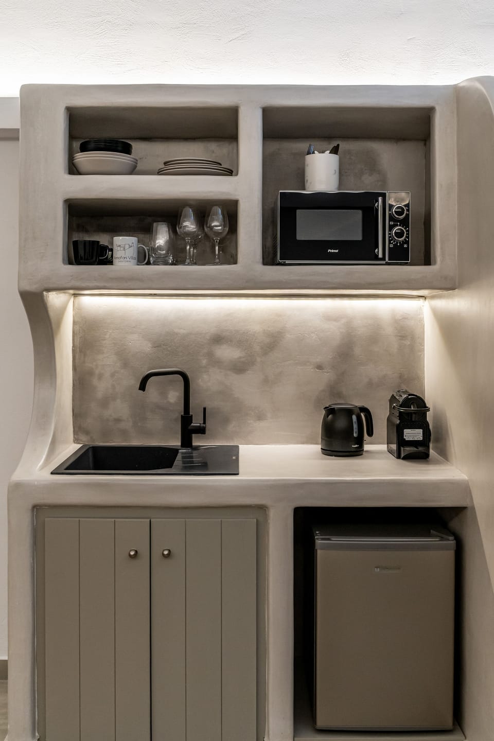 House | Private kitchen | Fridge, stovetop, electric kettle, toaster