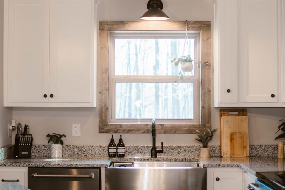 Chef ready kitchen with details that make this cabin feel like home.