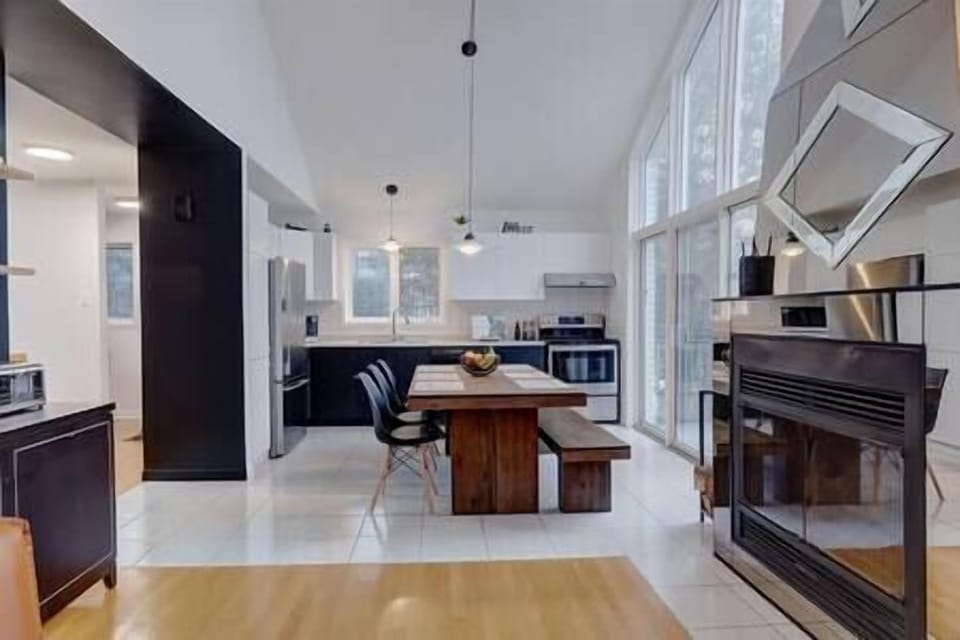 Dining table and kitchen (2)