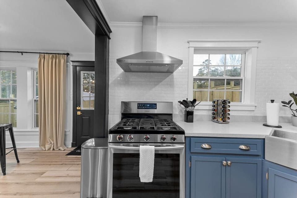 Cooking with a View: Our Kitchen Gas Stove - Turning Culinary Moments into a Golf Swing of Flavors! 🔥🍳⛳