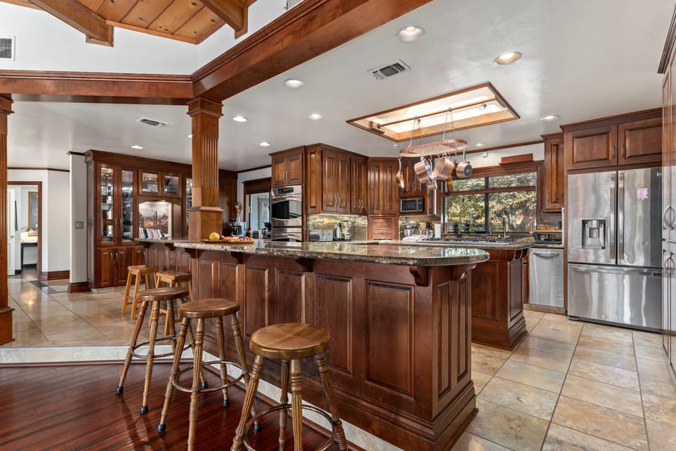 counter dining
