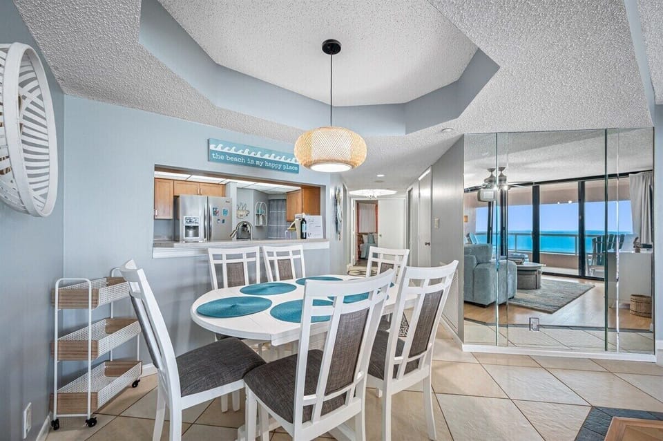 Dining Table with seating for 6