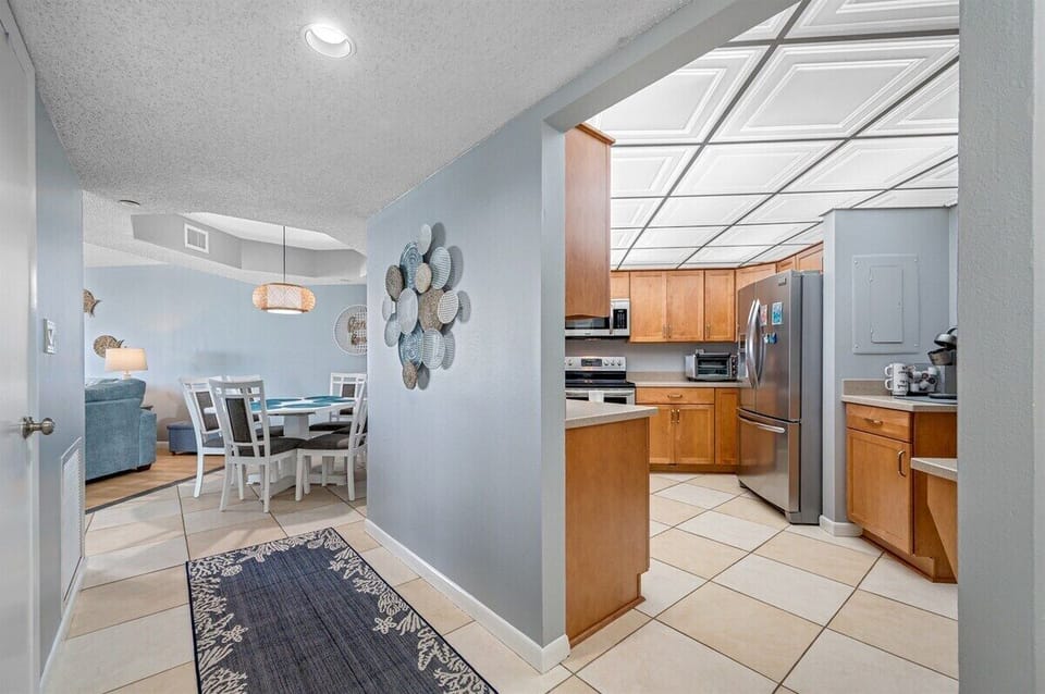 Entry to Kitchen & Dining Area