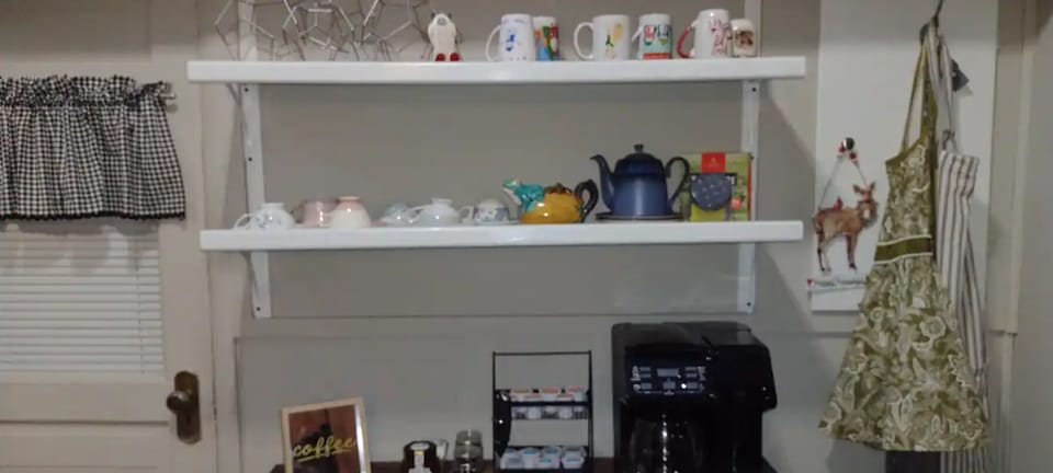 Kitchen coffee/tea bar