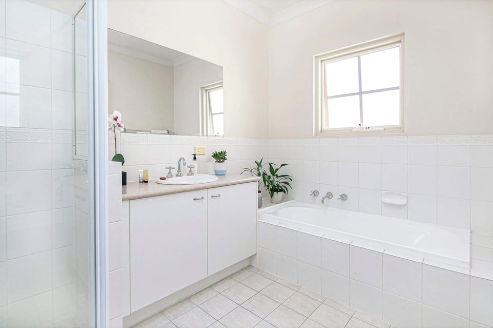 Upstairs full bathroom