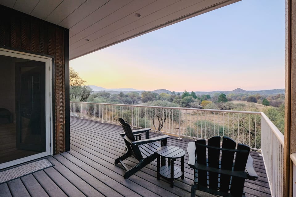 Step onto our expansive deck and immerse yourself in the breathtaking panorama of Verde Valley. Here, organic farms, the meandering Oak Creek, and majestic century-old Cottonwoods create a picture-perfect backdrop for relaxation and awe-inspiring moments