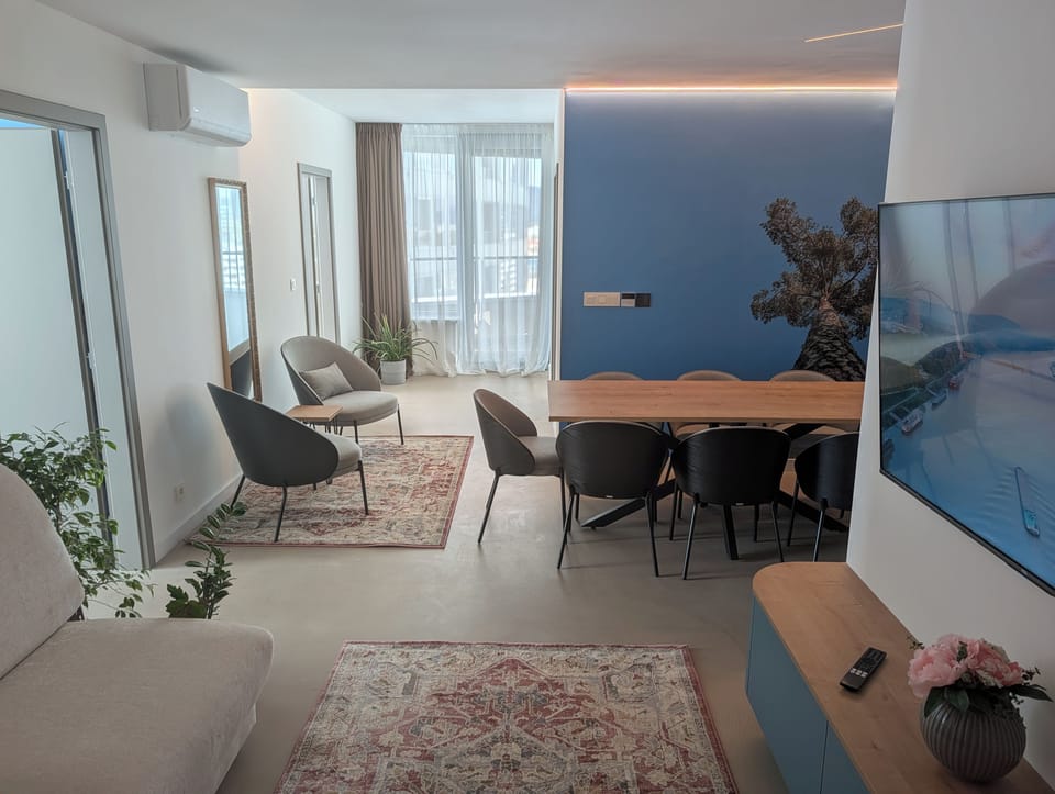 3 bedrooms, Select Comfort beds, desk, laptop workspace