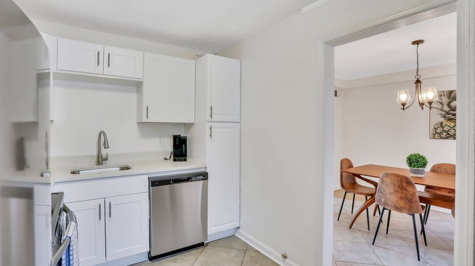 Luxury Apartment | Private kitchen | Full-size fridge, microwave, oven, stovetop