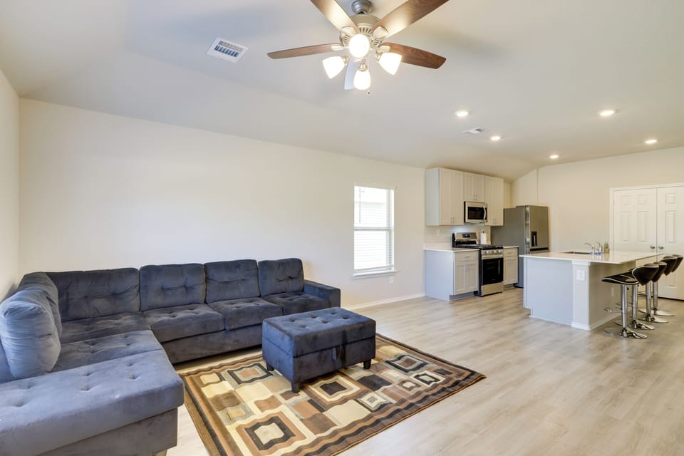 House (4 Bedrooms) | Front of property