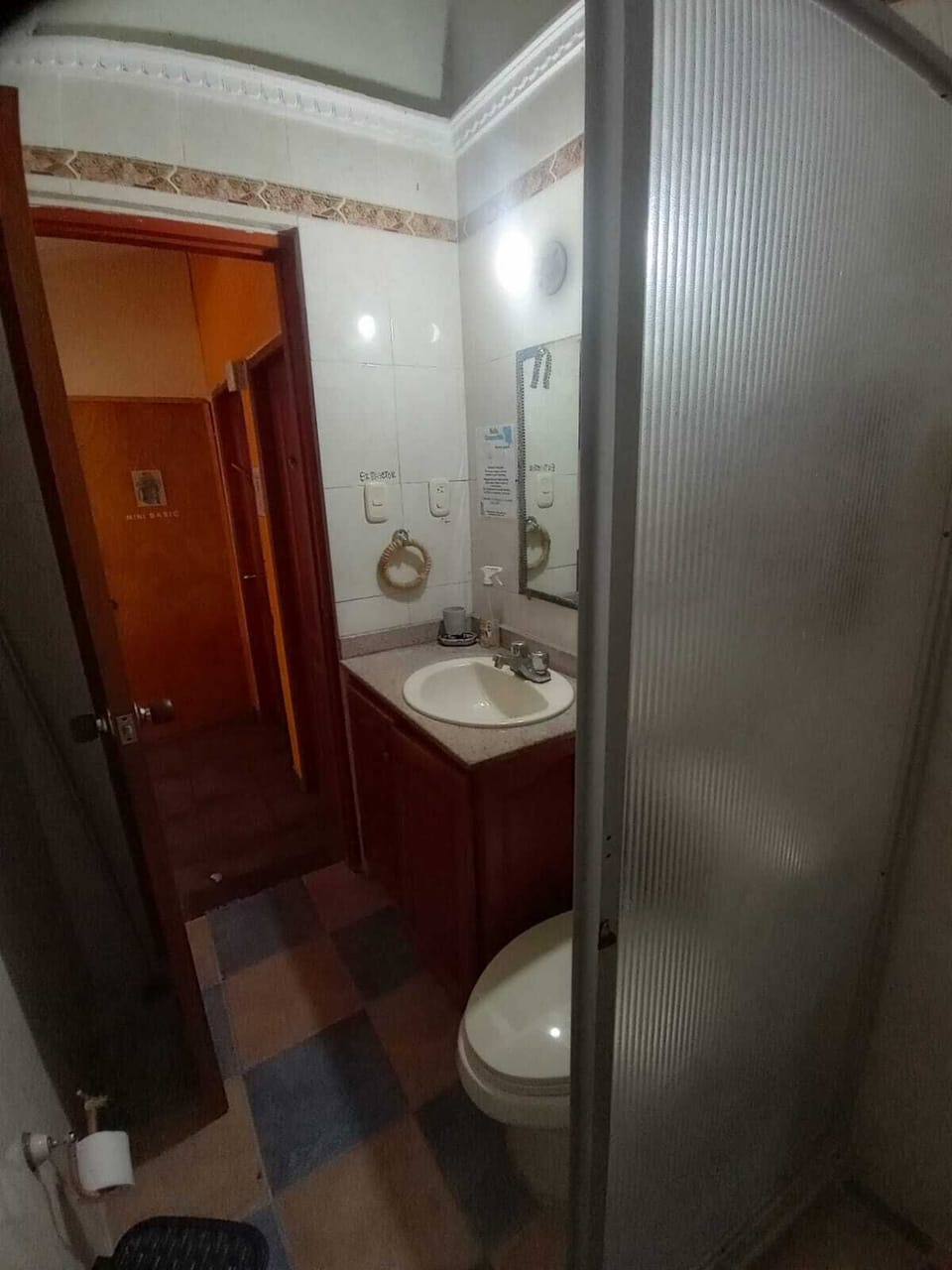 Family Room, 1 Bedroom | Bathroom | Shower, towels, soap, toilet paper
