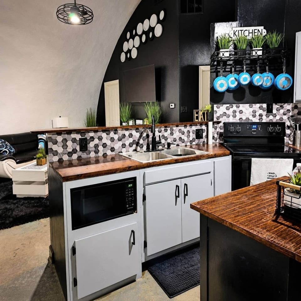 Open Kitchen to Living 