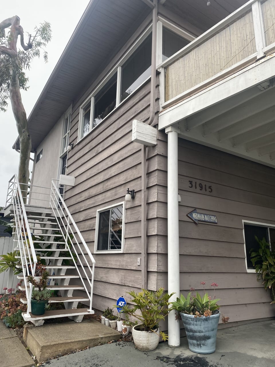 Front view of property