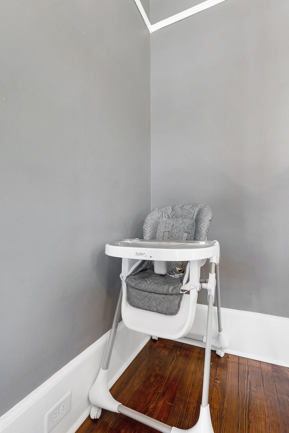 Cozy Reading Nook – A quiet corner perfect for relaxation or catching up on a book.