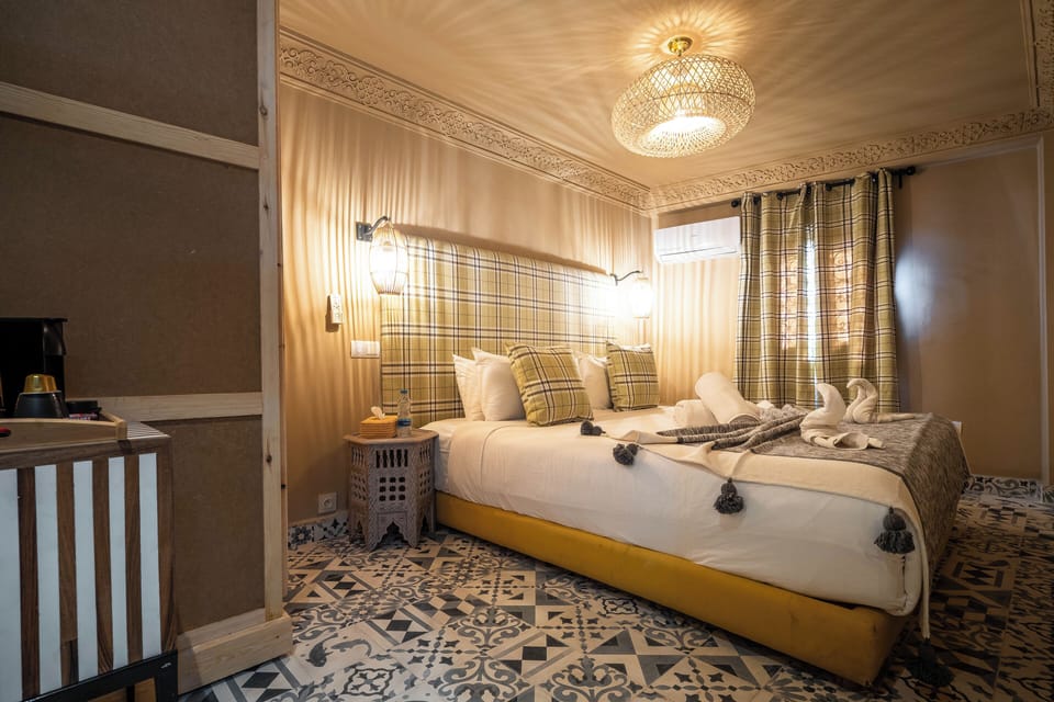 Deluxe Double Room, Ensuite (Chambre ) | Egyptian cotton sheets, premium bedding, in-room safe