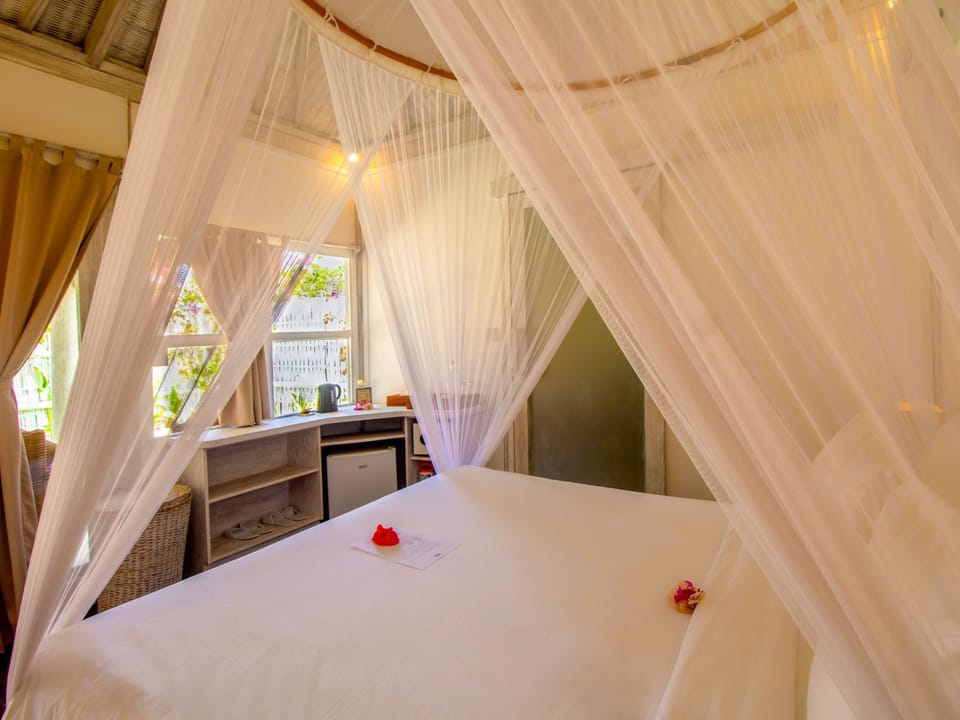 Deluxe Villa, 1 Bedroom, Private Pool | Egyptian cotton sheets, premium bedding, minibar, in-room safe