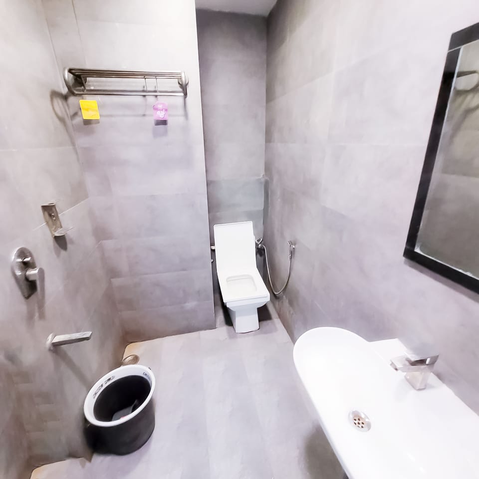 Roomshala 150 Happy Inn Vinod nagar Hotel in Noida