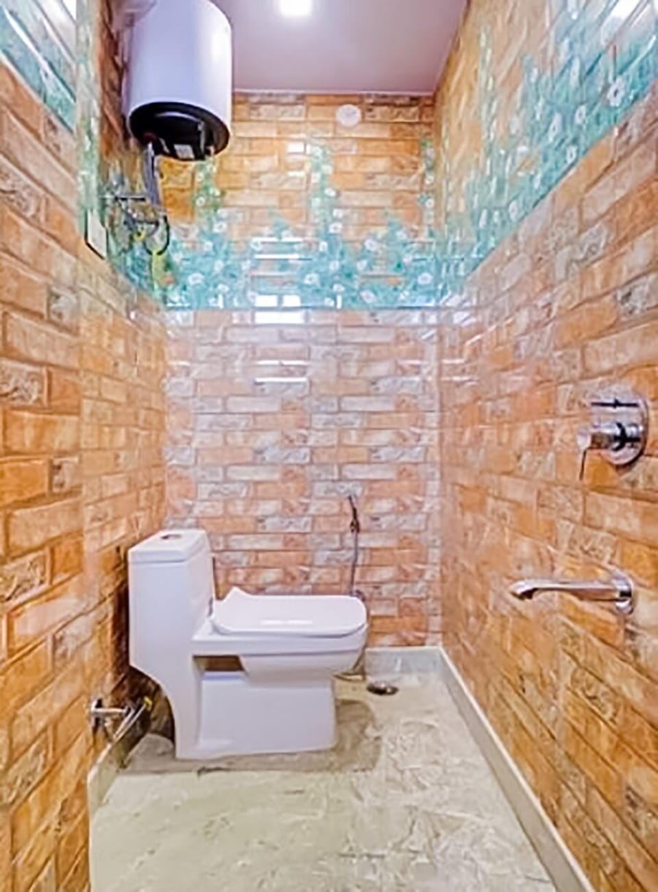 Deluxe Room | Bathroom | Slippers
