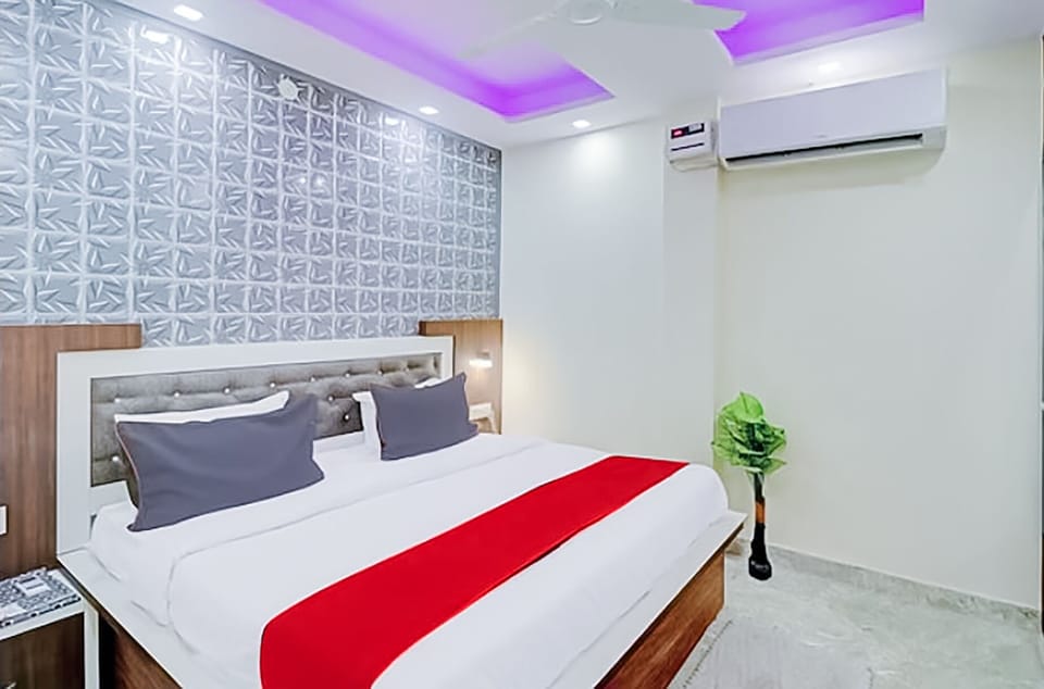 Deluxe Room | Egyptian cotton sheets, premium bedding, desk, laptop workspace