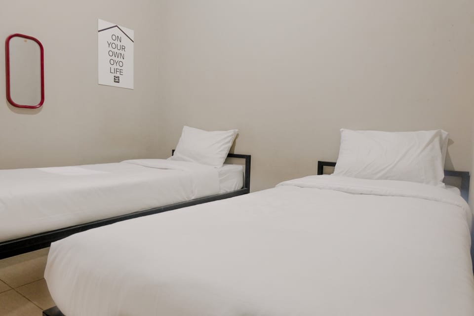 Standard Twin Room | Desk, free WiFi, bed sheets