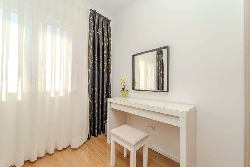 Design Apartment | 1 bedroom, in-room safe, iron/ironing board, free WiFi