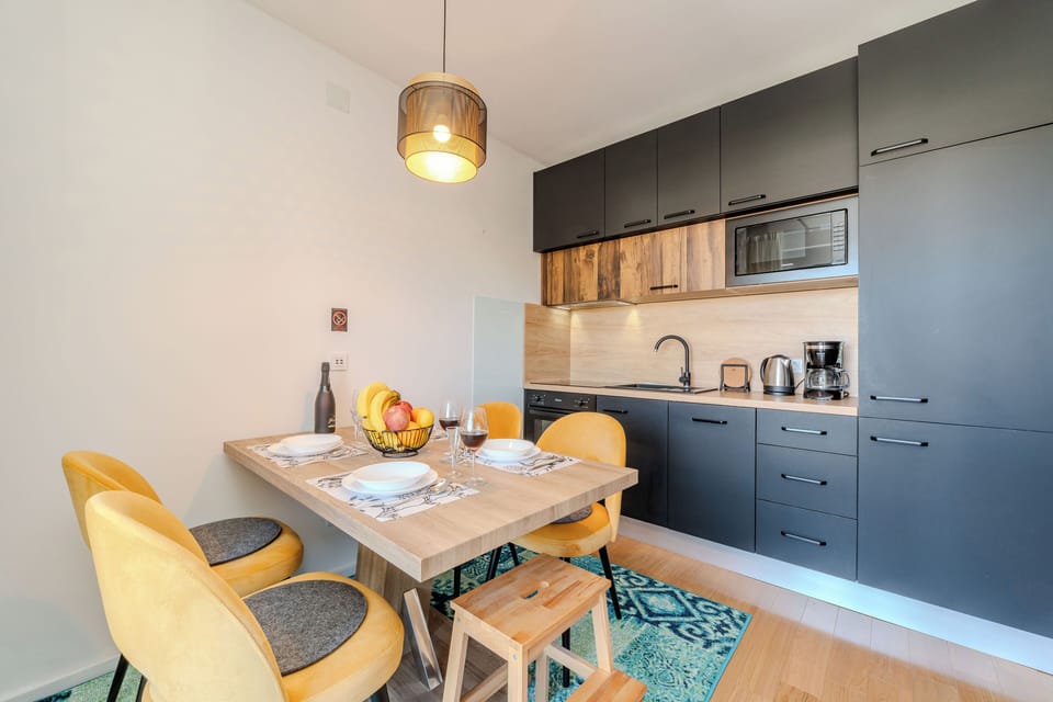 Design Apartment | Private kitchen | Full-size fridge, microwave, oven, stovetop