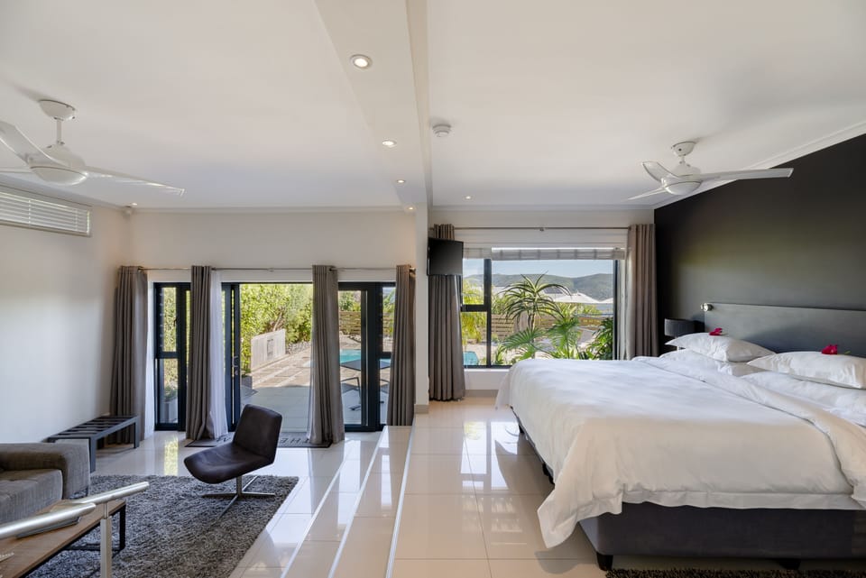 THE BLOEM SUITE ONE  | Premium bedding, free minibar items, in-room safe, desk