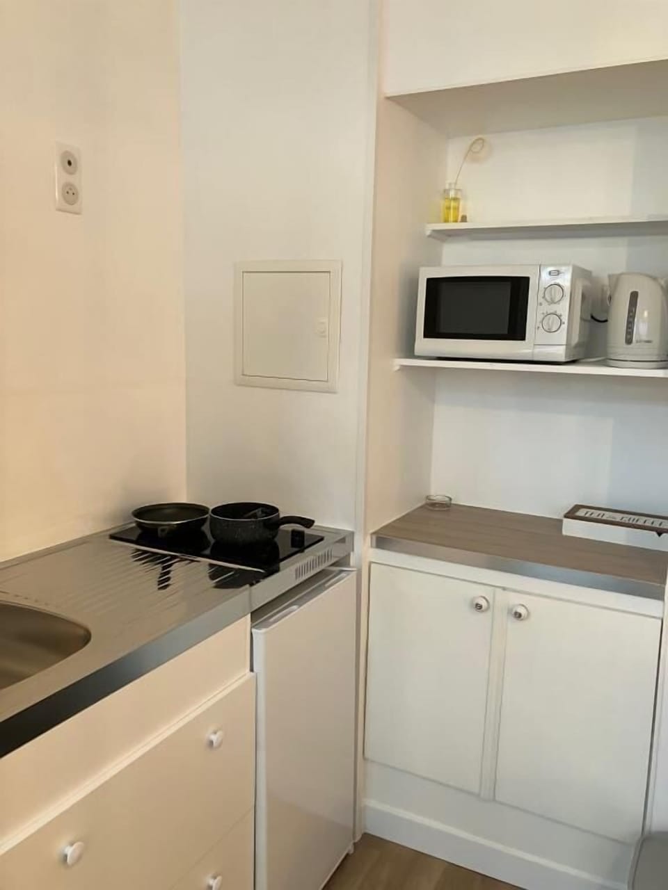 Manava Studio kichenette