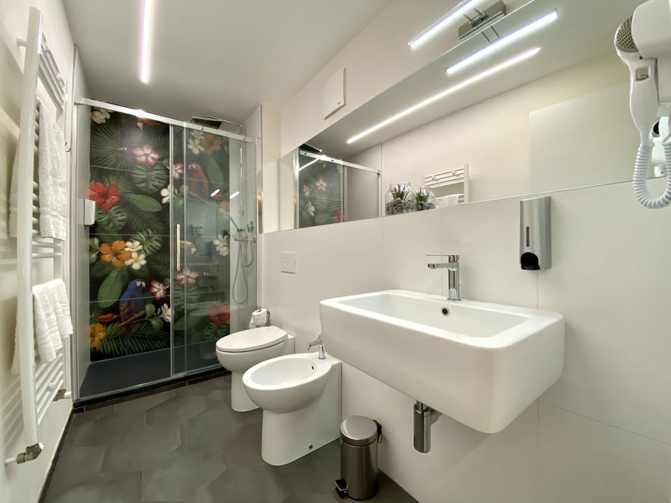 Basic Double or Twin Room | Bathroom | Free toiletries, hair dryer, bidet