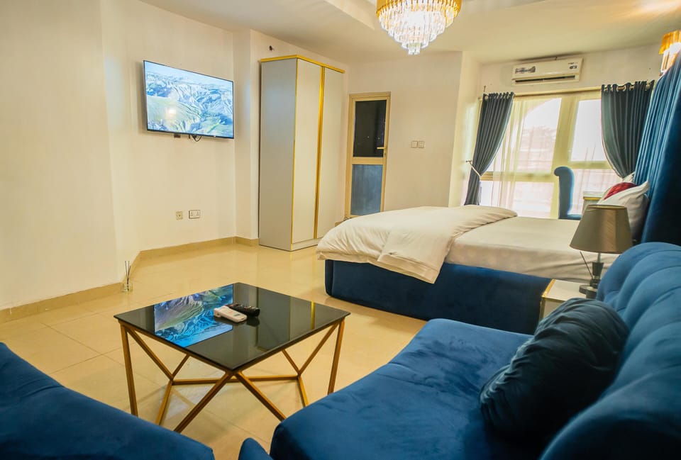 Luxury Room | 1 bedroom, desk, blackout drapes, free WiFi