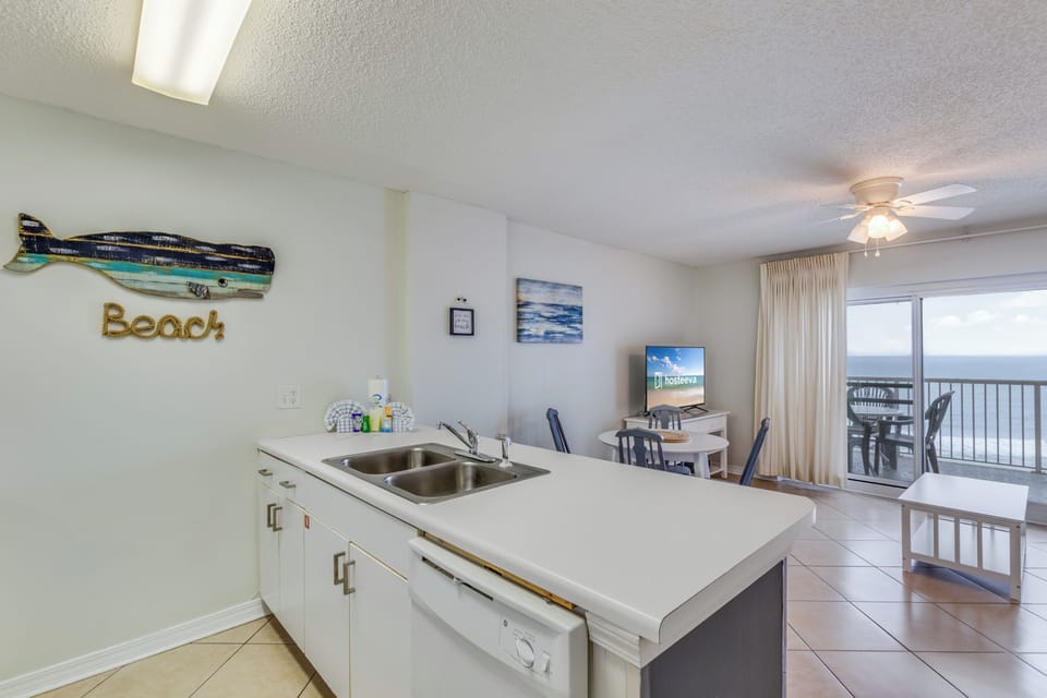 Signature Condo, 1 Bedroom, Non Smoking, Beach View | Private kitchen | Fridge, microwave, oven, stovetop
