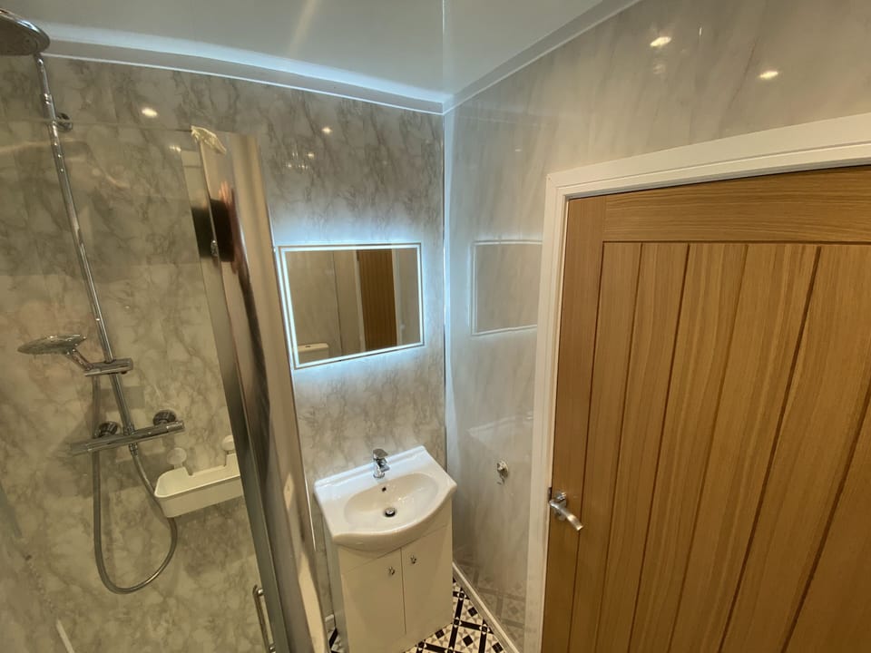 Shower room (1)