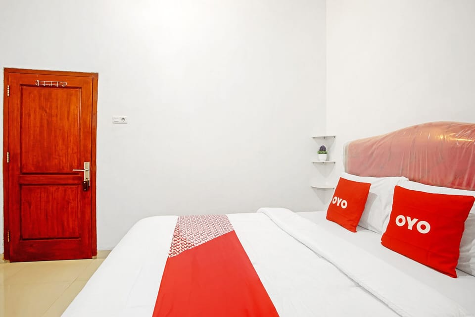 Standard Double Room | Desk, WiFi (free), bed sheets