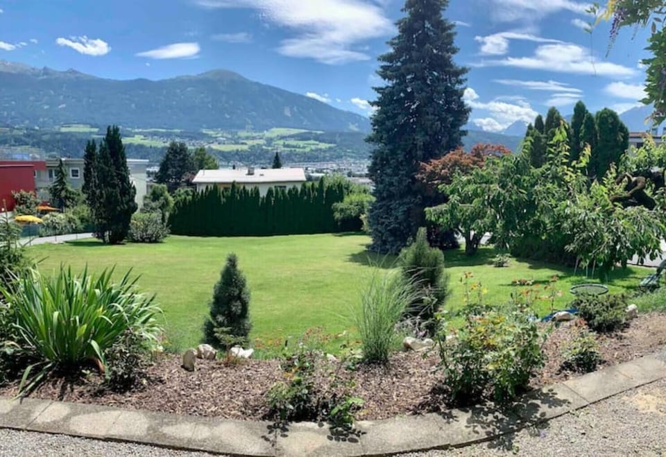 Der Ausblick in den Garten. 