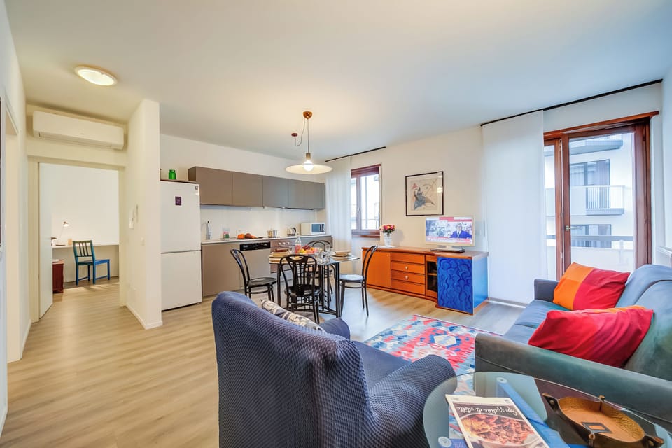 Family Apartment, Multiple Bedrooms, Refrigerator & Microwave (Domus Raffaella) | Living area | 21-inch flat-screen TV with satellite channels