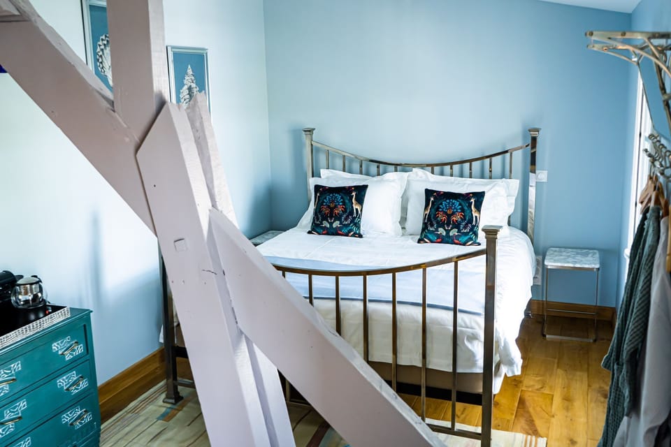 Blue Lagoon | 1 bedroom, Egyptian cotton sheets, premium bedding, Select Comfort beds