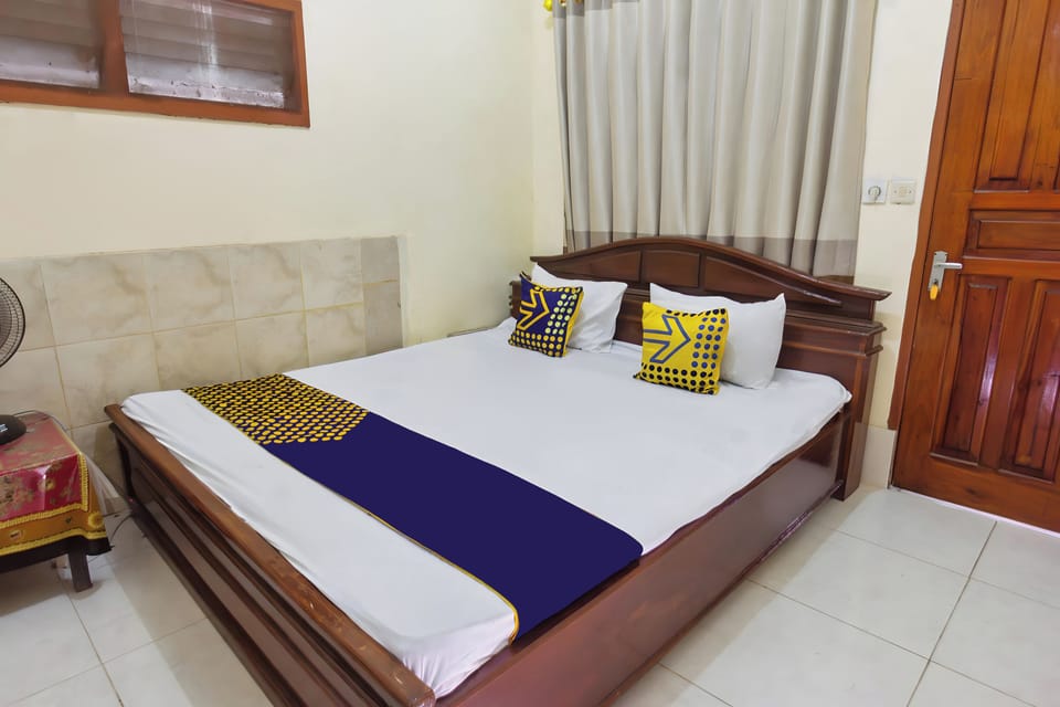 Standard Double Room | Desk, WiFi (free), bed sheets