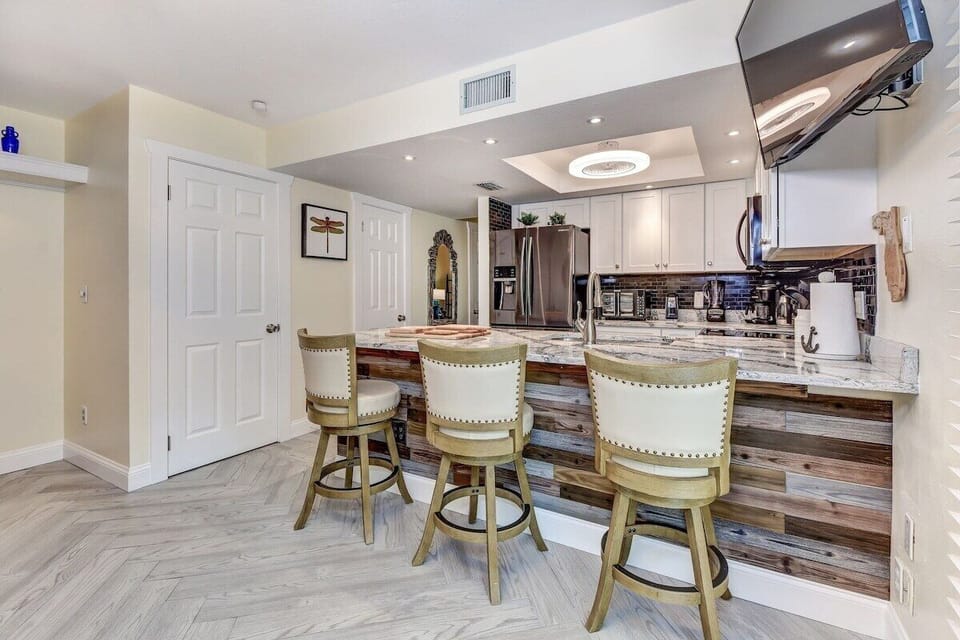 Modern Fully Equipped Kitchen