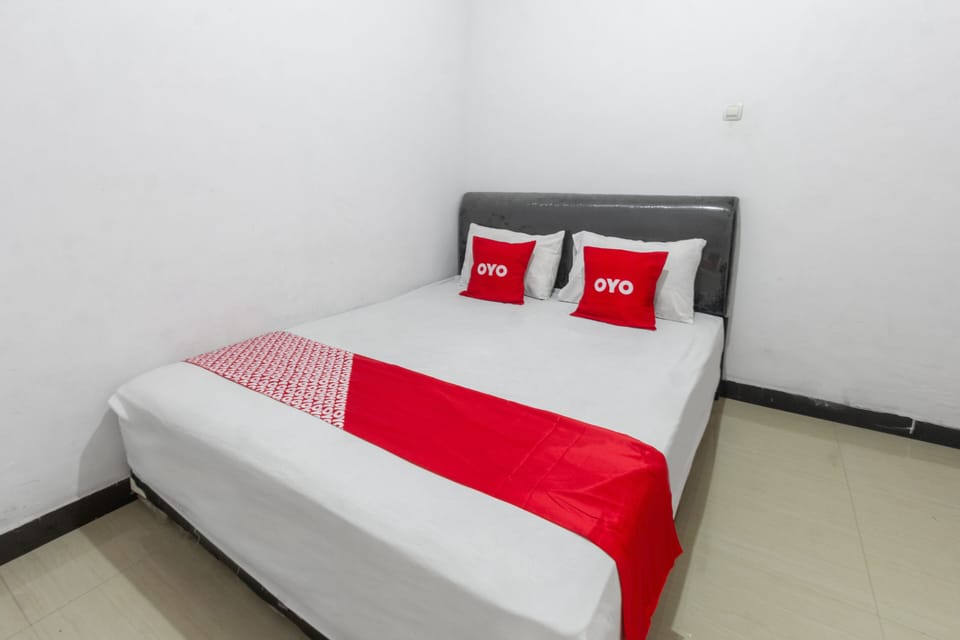 Standard Double Room | Desk, WiFi (free), bed sheets
