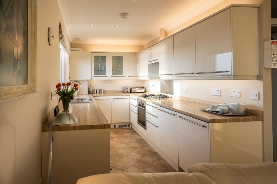 Broadwaters Kitchen Alt View