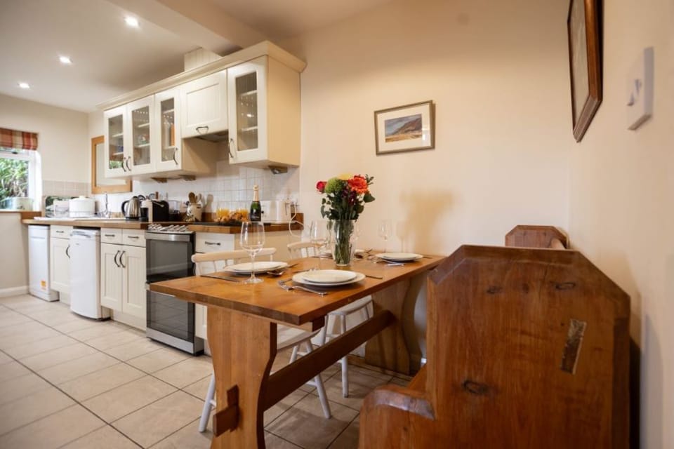 Briar Cottage Kitchen Dining Area