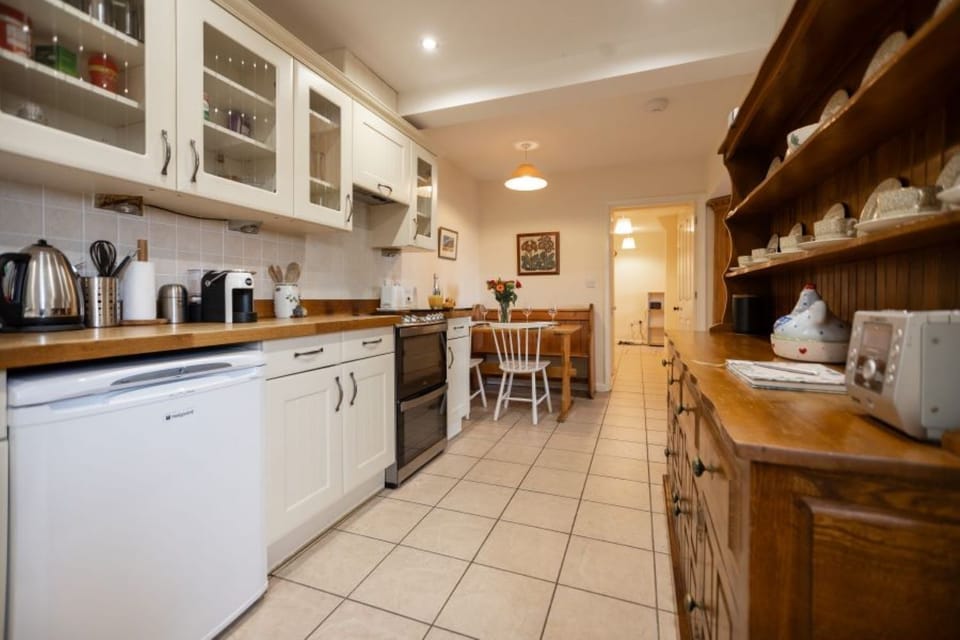 Briar Cottage Kitchen Alt View