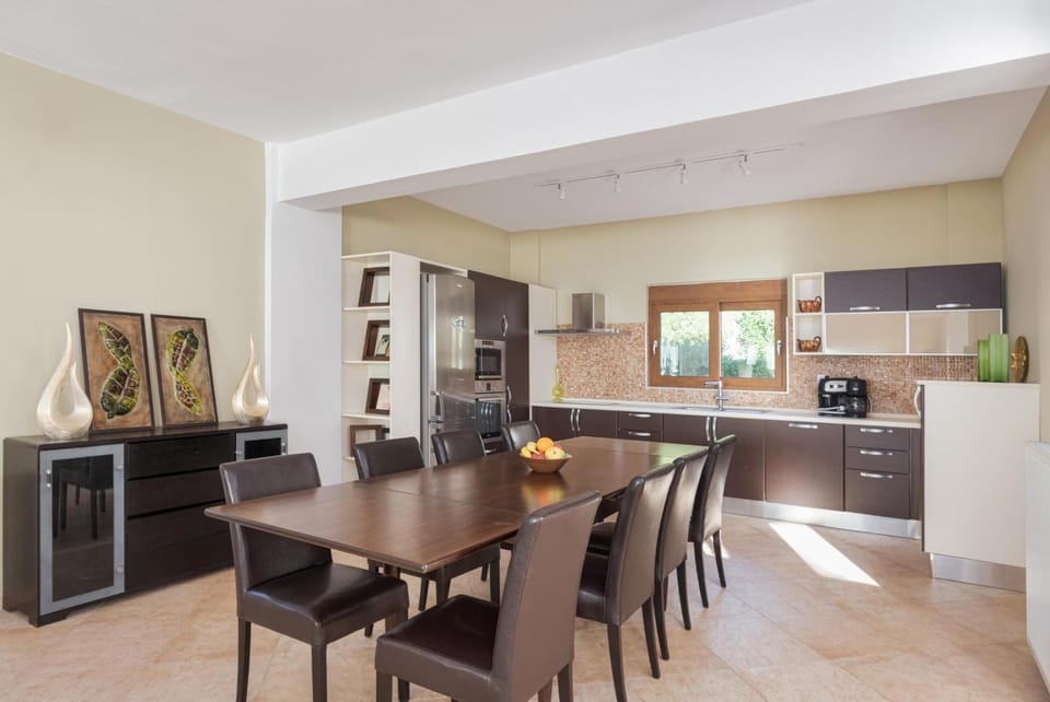Family Villa | Dining room