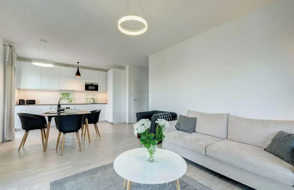 Deluxe Apartment | Hypo-allergenic bedding, blackout drapes, iron/ironing board, free WiFi