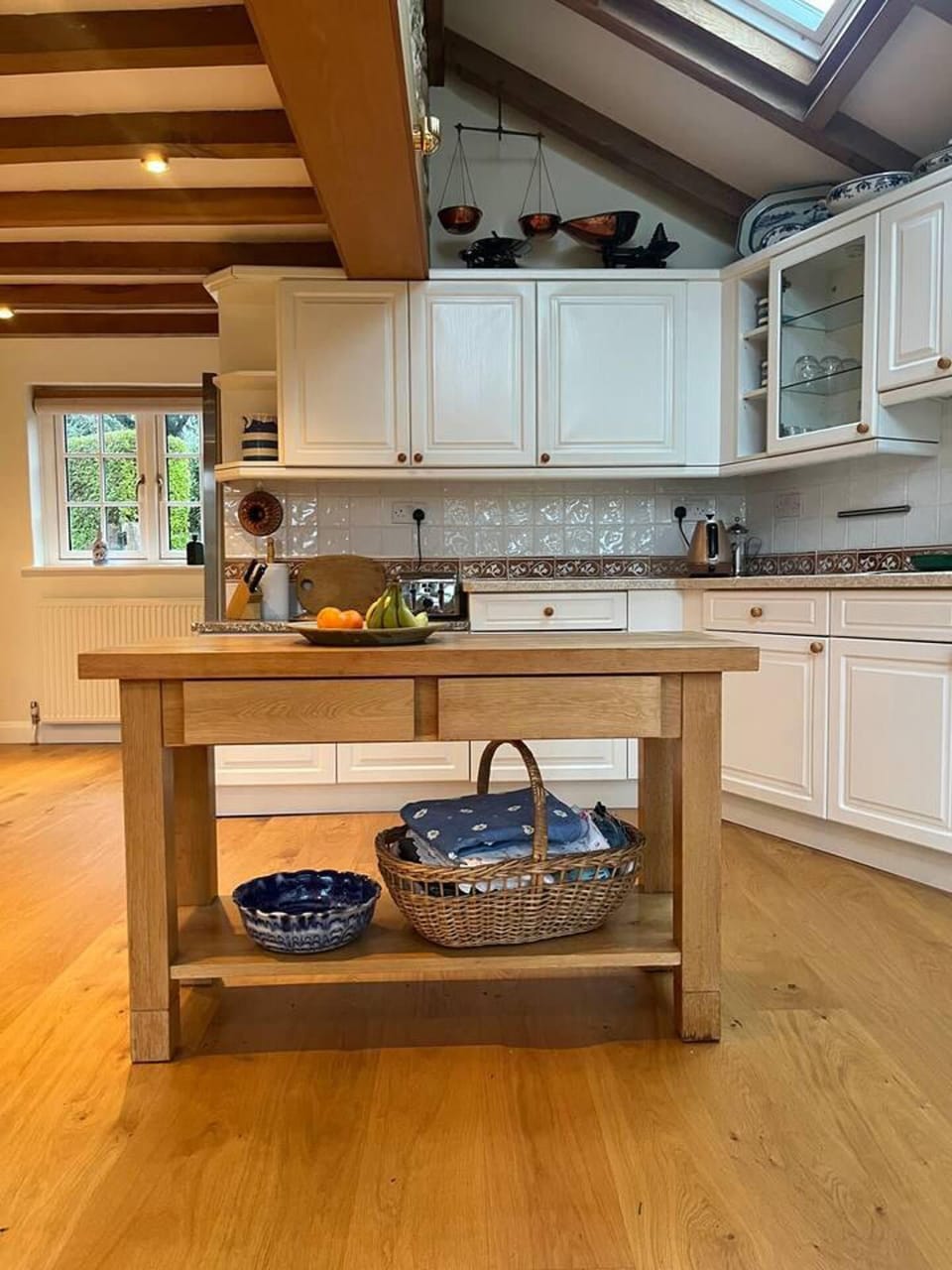 House | Private kitchen | Fridge, microwave, oven, stovetop