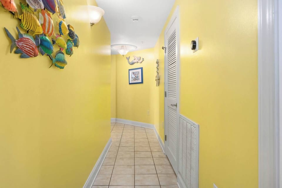 Hallway to bedrooms. Ample space from living room