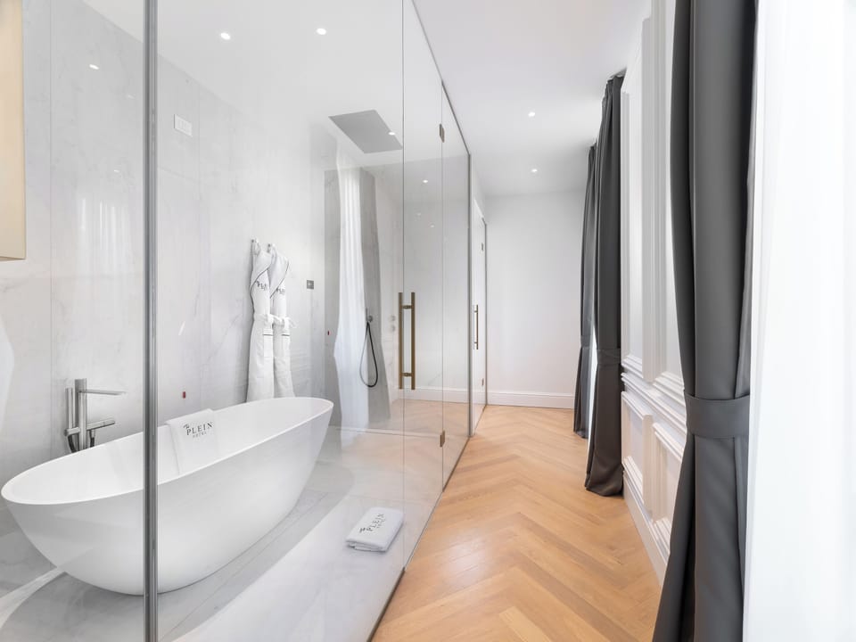 Suite Terrace | Bathroom | Designer toiletries, hair dryer, bathrobes, slippers