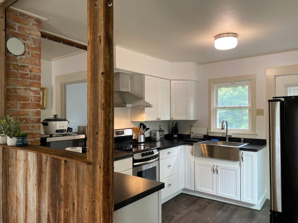 "We had a lovely week-long stay at this cozy spot by the river. We cook a lot when we visit Airbnbs and we were so thrilled to find a huge variety of cooking pots, pans, utensils, etc. " ...Patrick