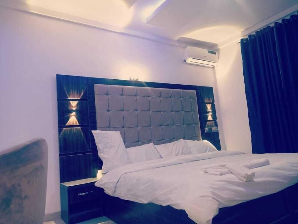 Classic Room | 1 bedroom, in-room safe, free WiFi
