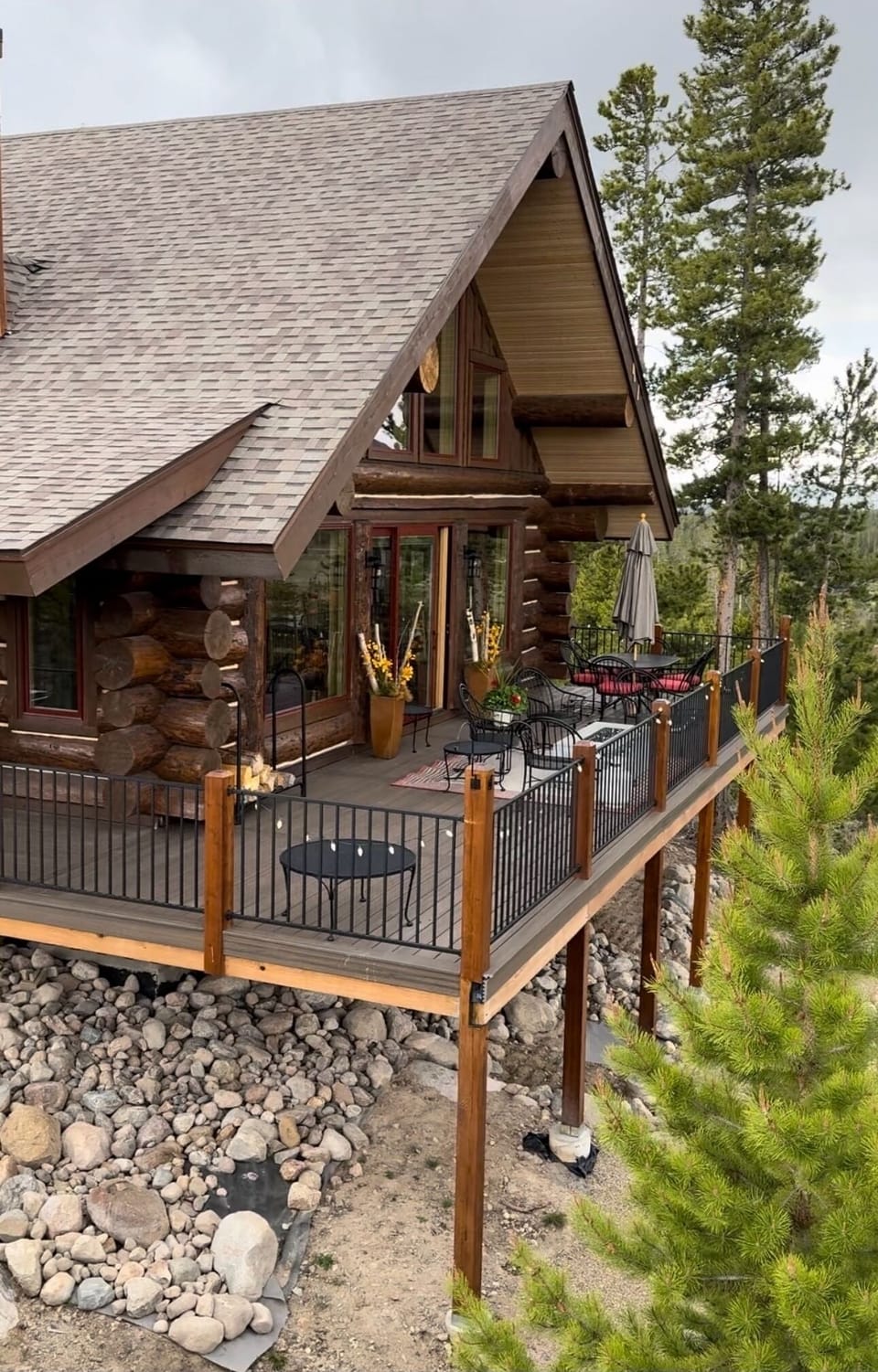 Outdoor living at the Whistling Moose Lodge